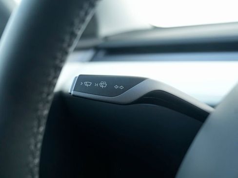 Used 2023 Tesla Model Y 2WD image 43