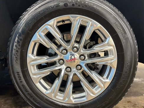 Used 2023 GMC Yukon SLT image 50