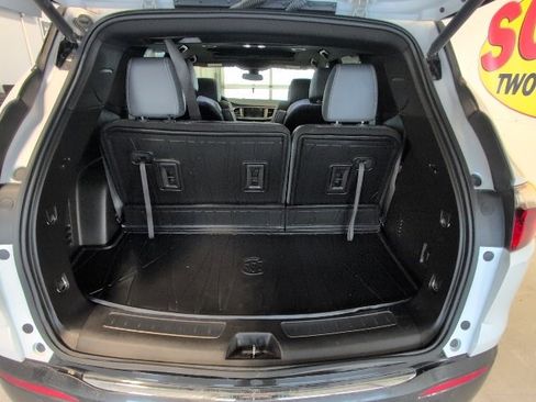 Used 2023 Buick Enclave Essence image 31