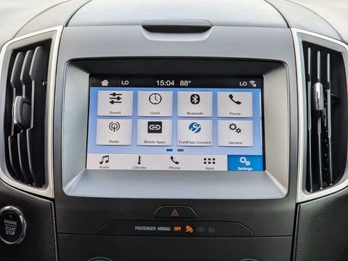 Used 2019 Ford Edge SEL image 15