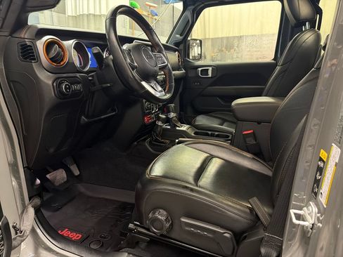 Used 2020 Jeep Gladiator Mojave AWD/4WD image 3