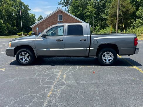 Used 2006 Dodge Dakota SLT RWD image 3