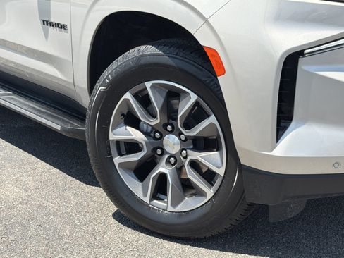 Used 2024 Chevrolet Tahoe LT w/ LT Signature Plus Package AWD/4WD image 3