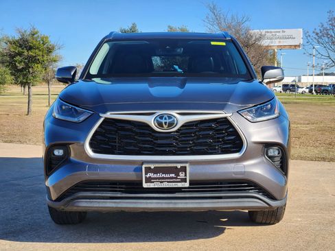Used 2021 Toyota Highlander XLE image 6