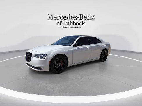 Used 2019 Chrysler 300 Touring w/ Sport Appearance Package RWD image 4