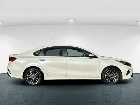 Used 2023 Kia Forte LXS image 8