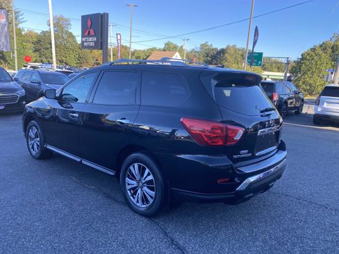 Used 2018 Nissan Pathfinder SV image 3
