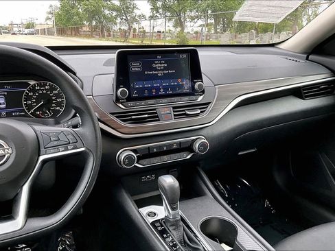 Used 2025 Nissan Altima 2.5 SV FWD image 6