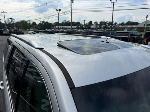 Used 2019 Cadillac Escalade ESV Luxury AWD/4WD image 79