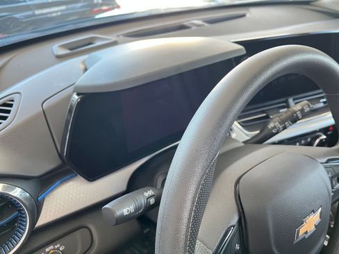 Used 2025 Chevrolet Trax LT image 34