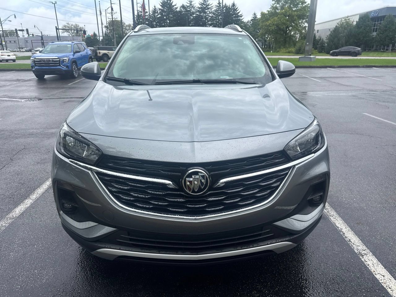 Used 2023 Buick Encore GX Select w/ Safety Package II FWD image 2