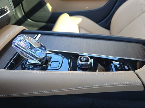 Certified 2025 Volvo V90 B6 Cross Country Ultra image 37