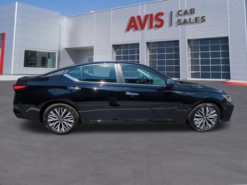 Used 2025 Nissan Altima 2.5 SV FWD image 5