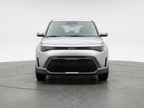 Used 2025 Kia Soul LX w/ LX Technology Package FWD image 2