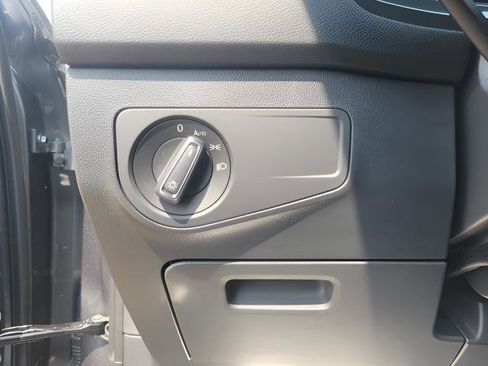 New 2024 Volkswagen Tiguan SE R-Line image 9