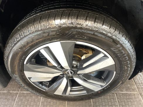 Used 2025 Nissan Rogue SL image 18