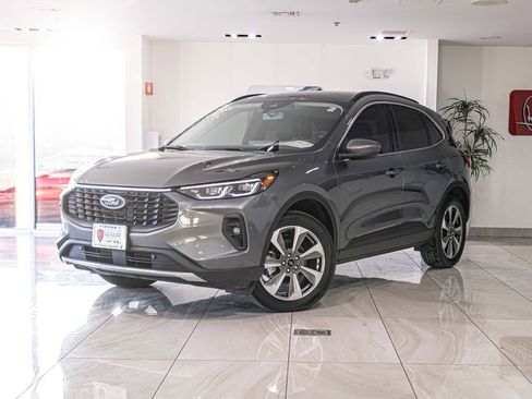 Used 2025 Ford Escape Platinum image 2