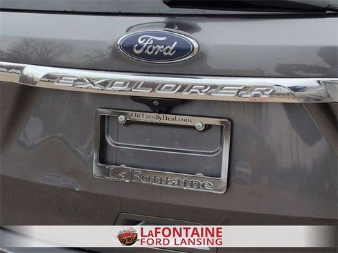 Used 2016 Ford Explorer XLT w/ Equipment Group 202A image 10