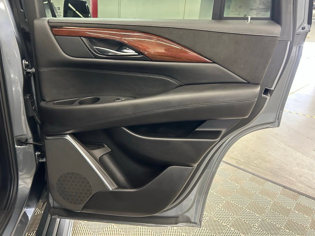 Used 2019 Cadillac Escalade Premium Luxury RWD image 13