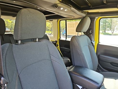 Used 2024 Jeep Wrangler Unlimited AWD/4WD image 11
