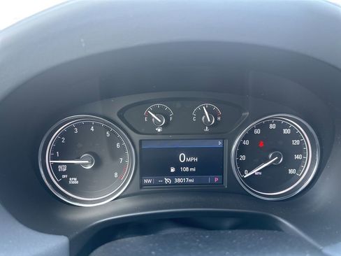 Used 2024 Buick Enclave Essence image 9