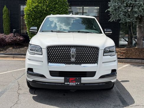 Used 2024 Lincoln Navigator L 4WD image 3