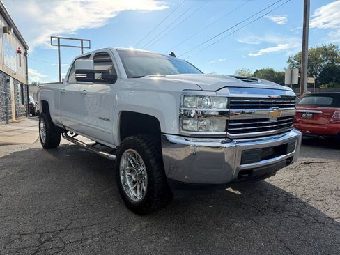 Used 2018 Chevrolet Silverado 2500 LT AWD/4WD image 7