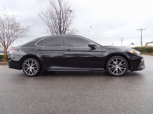 Used 2021 Toyota Camry SE image 4