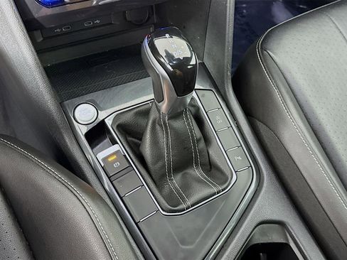 Used 2022 Volkswagen Tiguan SE R-Line image 19