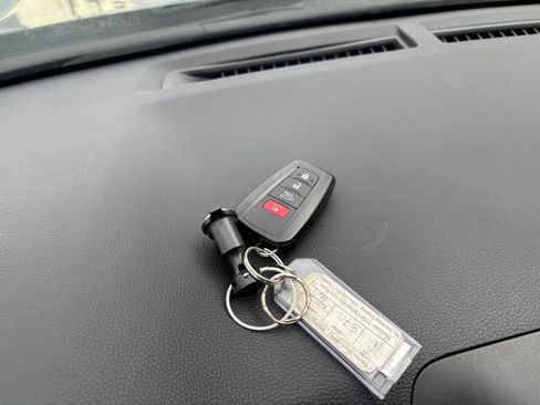 Used 2025 Toyota RAV4 XLE image 21