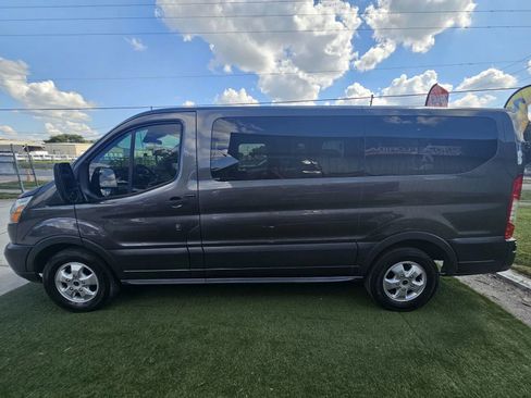 Used 2017 Ford Transit 150 XLT image 4