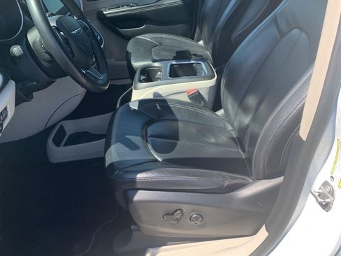 Used 2022 Chrysler Pacifica Touring-L FWD image 20