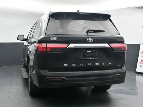 Used 2025 Toyota Sequoia Capstone image 6