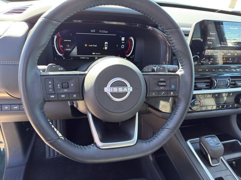 Used 2024 Nissan Pathfinder Platinum w/ Cargo Package image 16