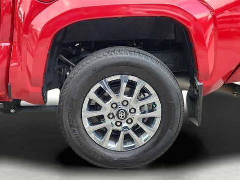Used 2024 Toyota Tacoma Limited w/ Limited Package (LT) AWD/4WD image 32