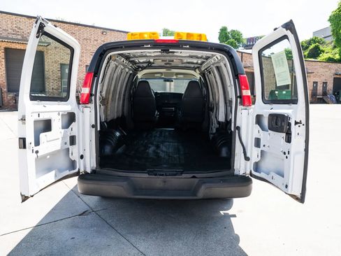 Used 2007 Chevrolet Express 1500 RWD image 9
