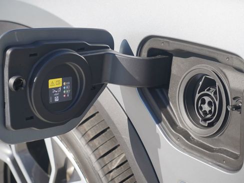 New 2026 BMW X5 xDrive50e image 6