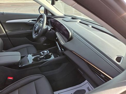 Used 2024 Buick Envision Avenir image 37