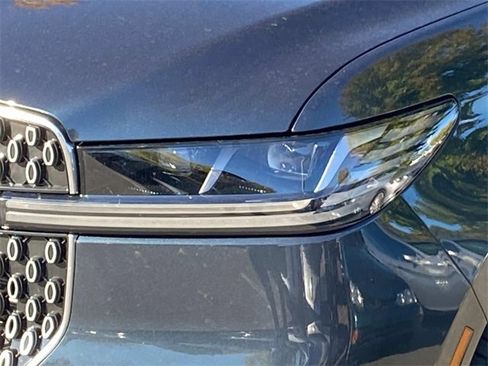 New 2025 Lincoln Navigator Reserve image 4