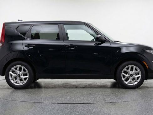 Used 2025 Kia Soul LX w/ LX Technology Package image 11