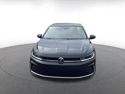 Used 2025 Volkswagen Jetta SE image 3