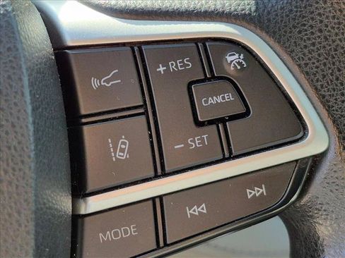 Used 2023 Toyota Highlander L FWD image 14