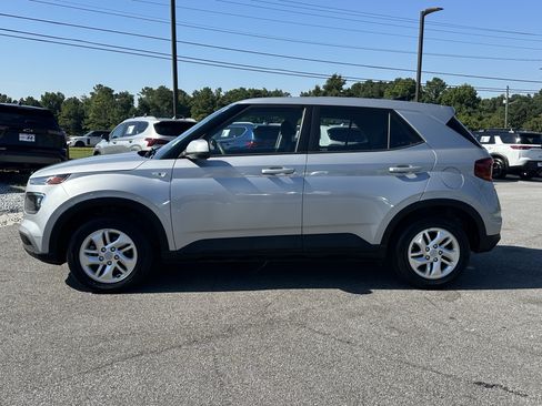Used 2022 Hyundai Venue SE w/ Cargo Package FWD image 8