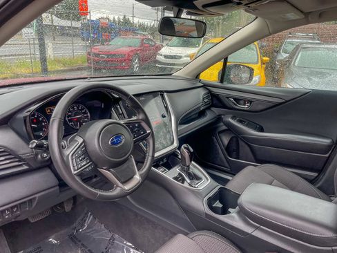 Used 2025 Subaru Outback Premium AWD/4WD image 11