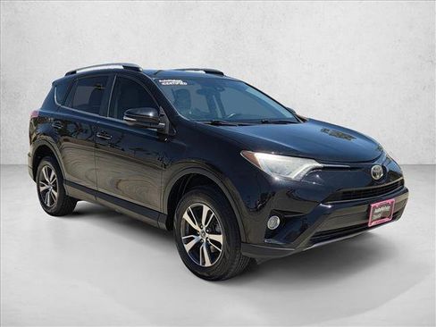 Used 2018 Toyota RAV4 XLE FWD image 3