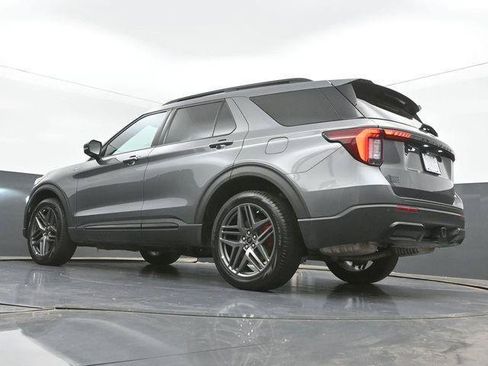 Used 2025 Ford Explorer ST-Line w/ ST-Line Street Pack AWD/4WD image 5
