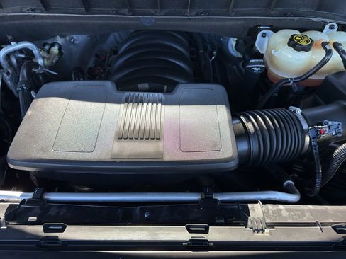 Used 2022 Chevrolet Suburban LT w/ Luxury Package image 37