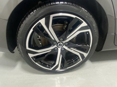 Certified 2025 Volvo S60 B5 Core image 5