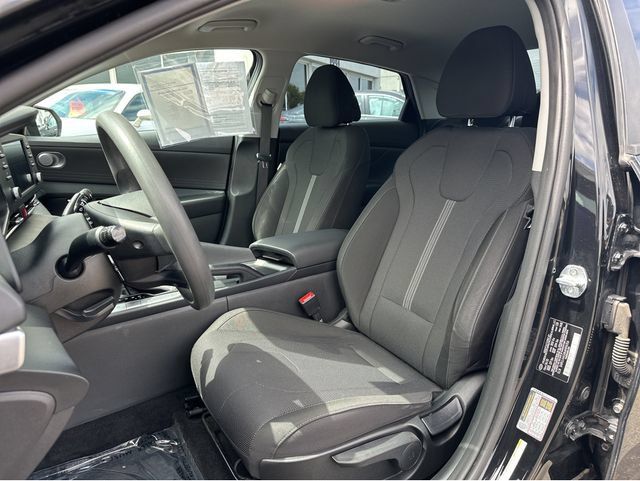 Used 2021 Hyundai Elantra SE FWD image 8