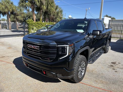 Used 2023 GMC Sierra 1500 AT4 w/ AT4 Premium Package image 3